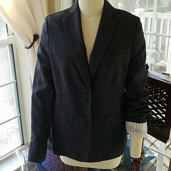 Tommy Hilfiger Jackets & Blazers - Hh_Hhh Hilfiger wool blazer very feminine sz 6